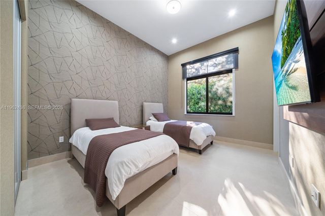 7387 SW 74th Ln, Miami, FL 33143