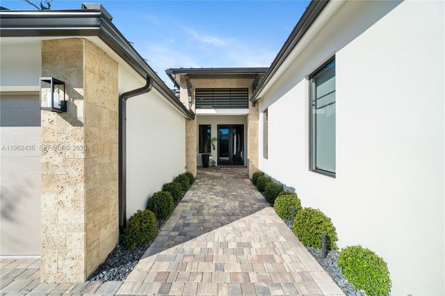 7387 SW 74th Ln, Miami, FL 33143