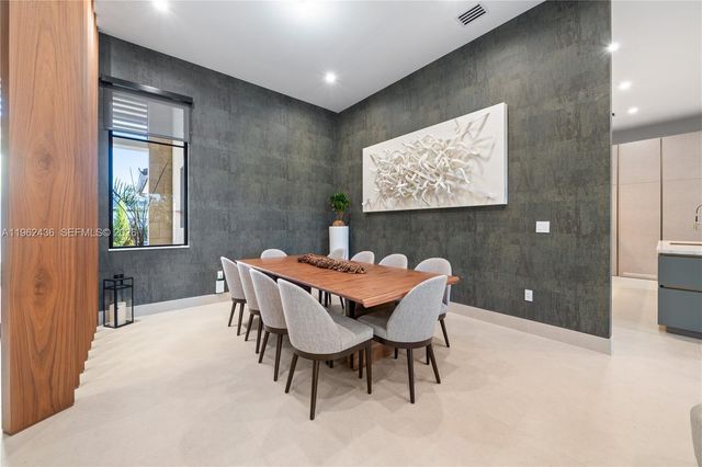 7387 SW 74th Ln, Miami, FL 33143