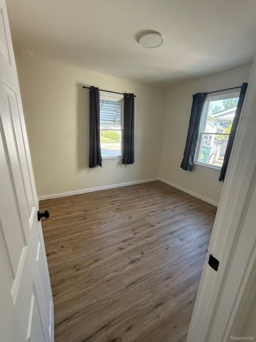 23392 Hazelwood Avenue, Hazel Park, MI 48030