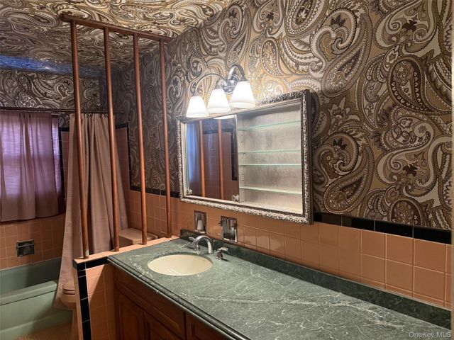 12 Cranberry Lane, Plainview, NY 11803