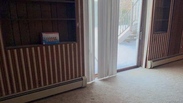 12 Cranberry Lane, Plainview, NY 11803