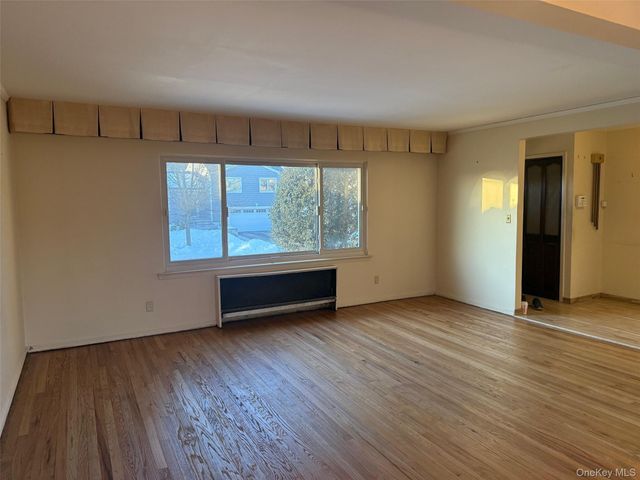 12 Cranberry Lane, Plainview, NY 11803