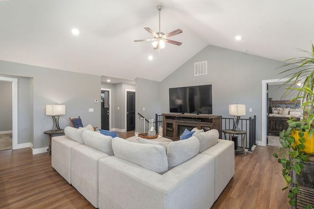 175 Sunrise Villa Drive, Branson, MO 65616