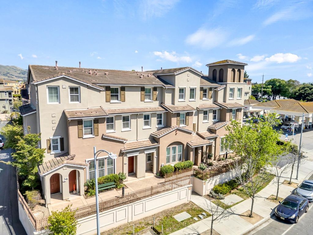 23 Bettencourt Way, Milpitas, CA 95035