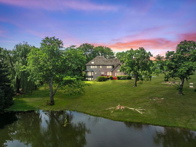 5420 Belmont Court, Libertyville, IL 60048