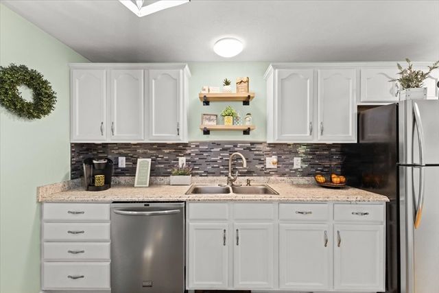 19 Station St, Wareham, MA 02571