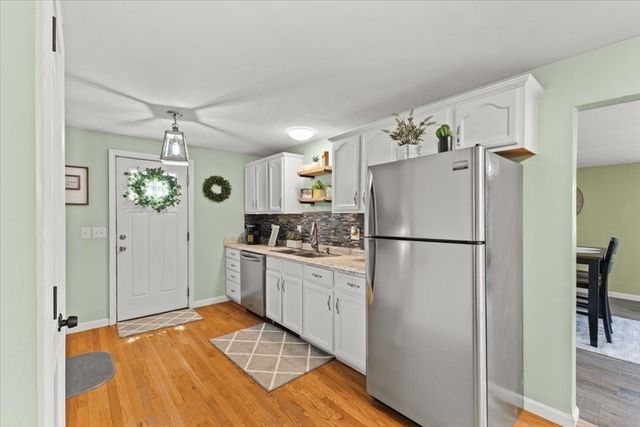 19 Station St, Wareham, MA 02571