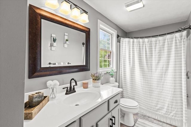 19 Station St, Wareham, MA 02571