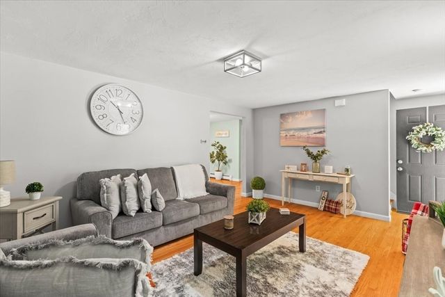 19 Station St, Wareham, MA 02571