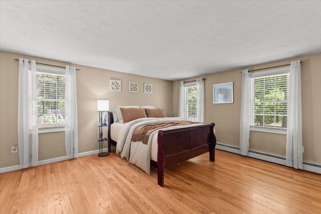 19 Station St, Wareham, MA 02571