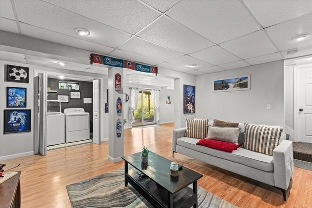 19 Station St, Wareham, MA 02571