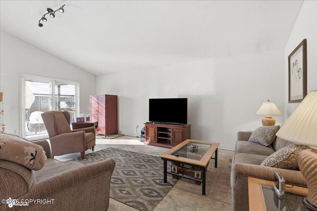 2060 Courage Circle, Anchorage, AK 99507