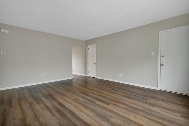 38 S Waiola Avenue 5, La Grange, IL 60525