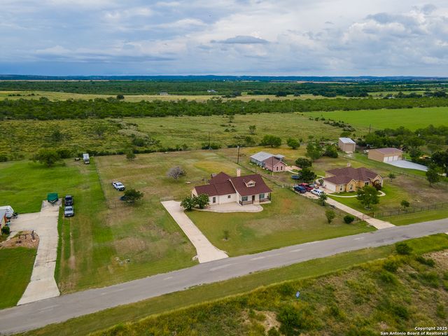 911 County Road 367, Hondo, TX 78861