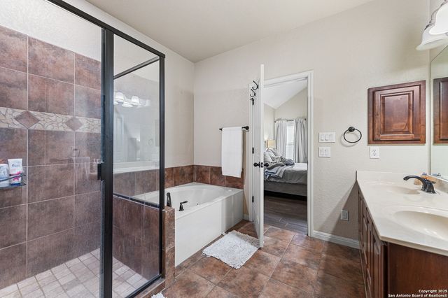 911 County Road 367, Hondo, TX 78861