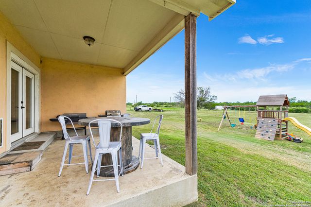 911 County Road 367, Hondo, TX 78861