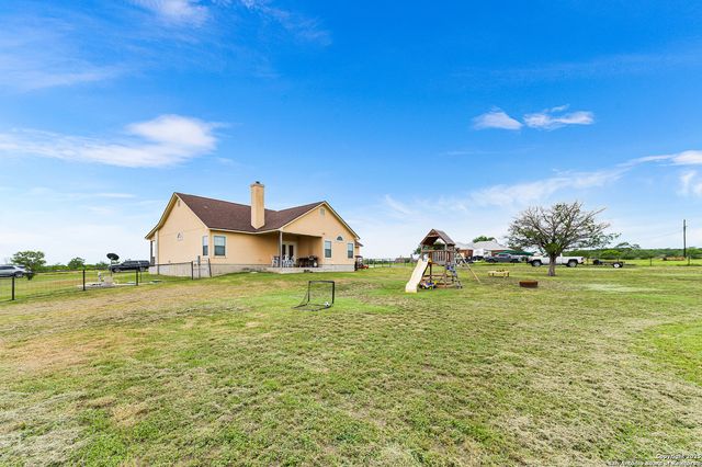 911 County Road 367, Hondo, TX 78861