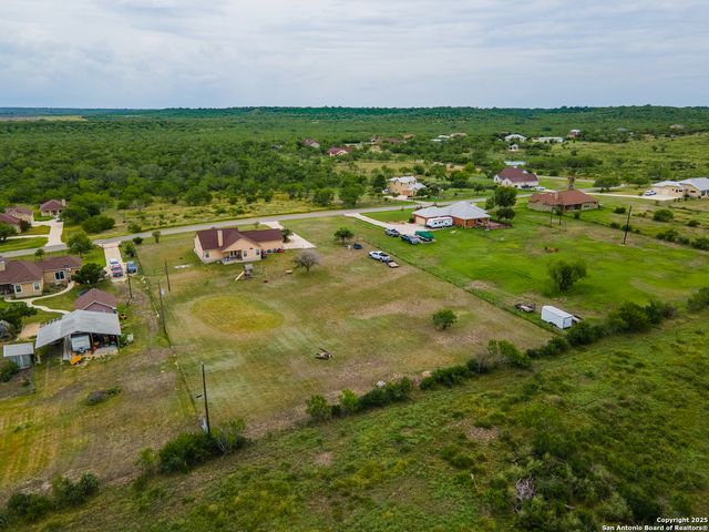 911 County Road 367, Hondo, TX 78861