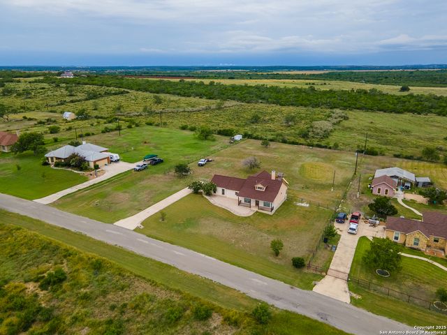 911 County Road 367, Hondo, TX 78861