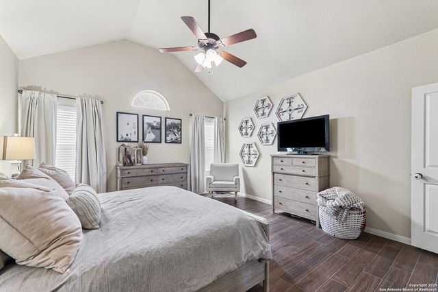 911 County Road 367, Hondo, TX 78861