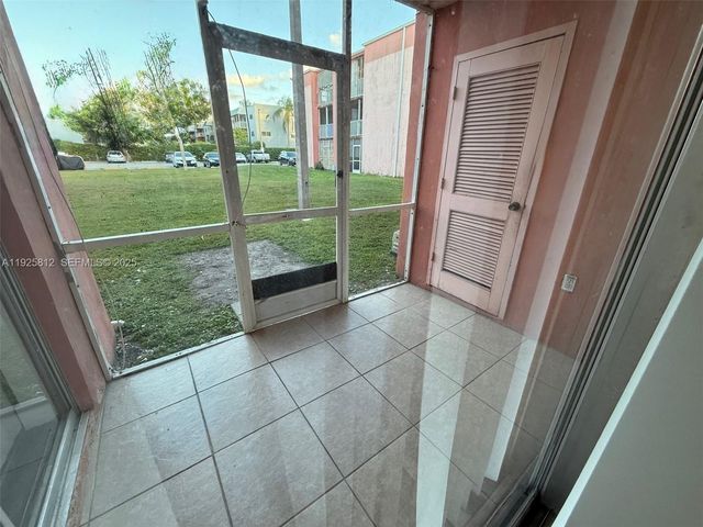 19821 SW 114th Ave 121, Miami, FL 33157