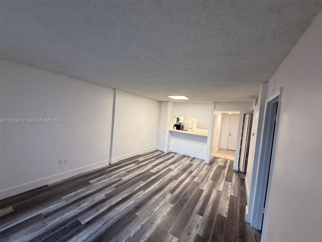 19821 SW 114th Ave 121, Miami, FL 33157