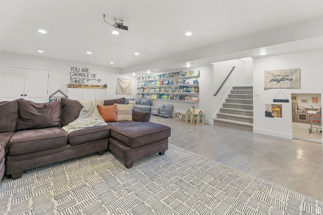 928 S 1950 W, Layton, UT 84041