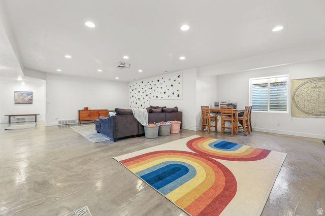 928 S 1950 W, Layton, UT 84041