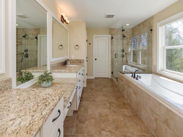 4019 Tullymore Pointe, Portage City, MI 49024