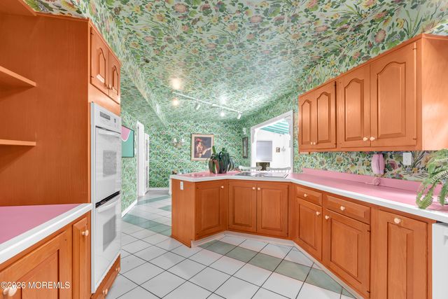 8 Avalon Lane, Aberdeen, NJ 07747