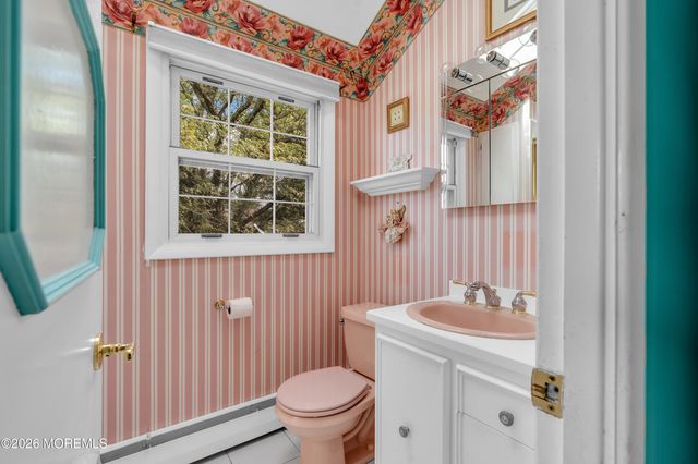 8 Avalon Lane, Aberdeen, NJ 07747