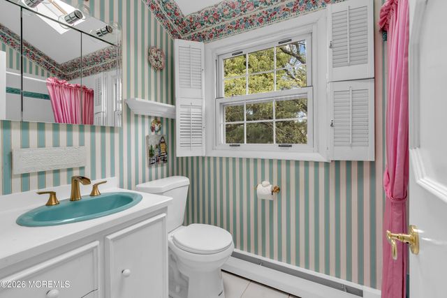 8 Avalon Lane, Aberdeen, NJ 07747