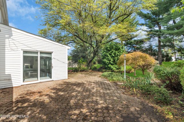 8 Avalon Lane, Aberdeen, NJ 07747