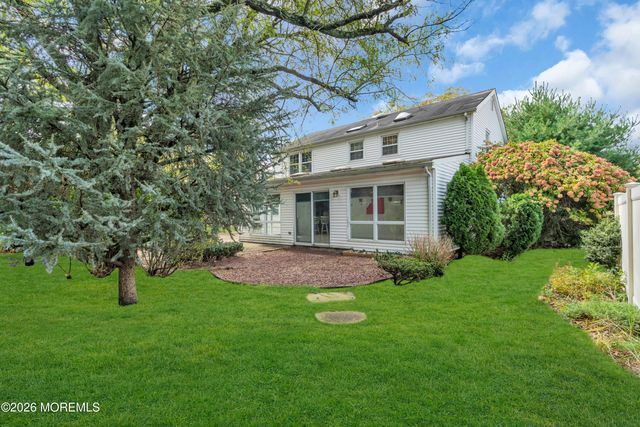 8 Avalon Lane, Aberdeen, NJ 07747
