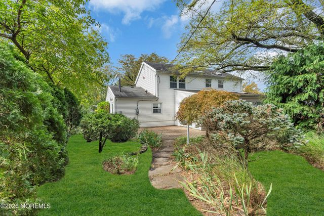 8 Avalon Lane, Aberdeen, NJ 07747
