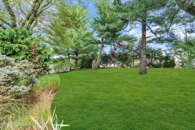 8 Avalon Lane, Aberdeen, NJ 07747