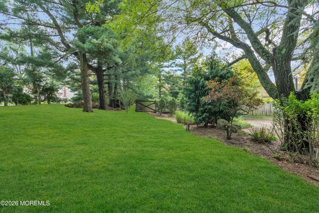 8 Avalon Lane, Aberdeen, NJ 07747