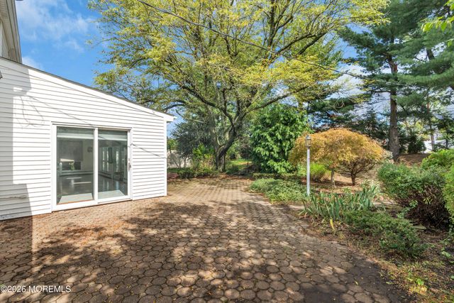 8 Avalon Lane, Aberdeen, NJ 07747