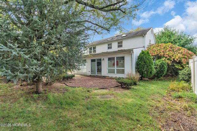 8 Avalon Lane, Aberdeen, NJ 07747