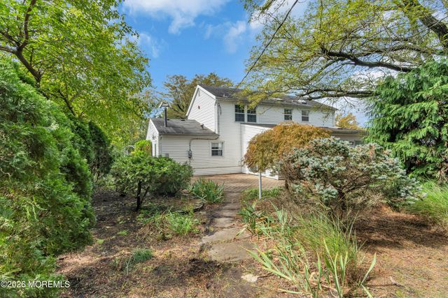 8 Avalon Lane, Aberdeen, NJ 07747