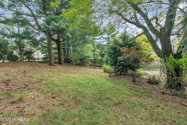 8 Avalon Lane, Aberdeen, NJ 07747