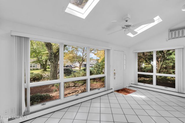 8 Avalon Lane, Aberdeen, NJ 07747