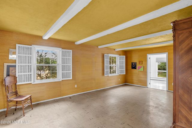 8 Avalon Lane, Aberdeen, NJ 07747