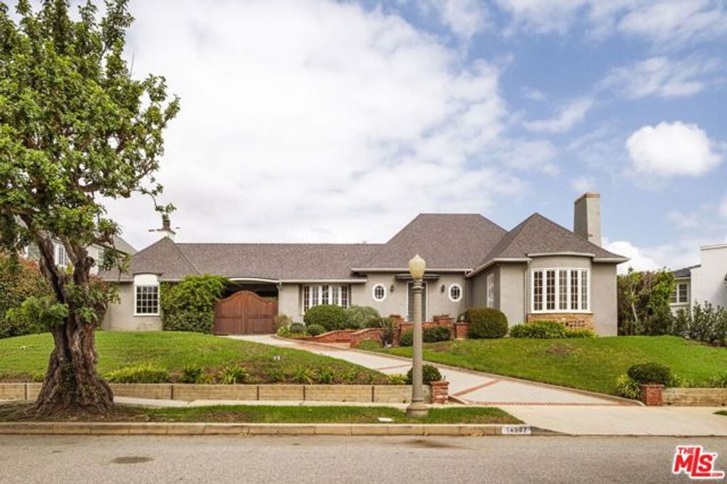 14907 Camarosa Drive, Los Angeles, CA 90272