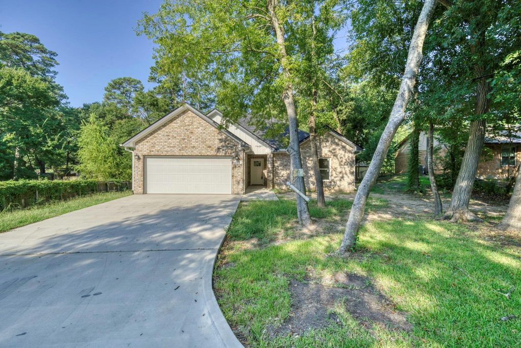 1112 Holly Springs Drive, Huntsville, TX 77320