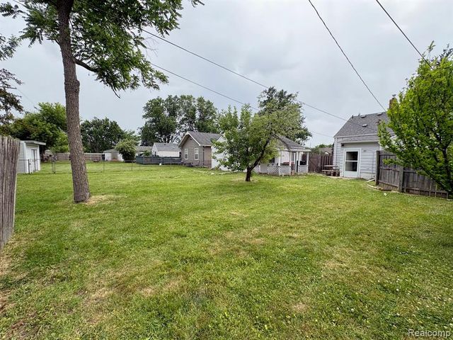 25680 Send Street, Roseville, MI 48066