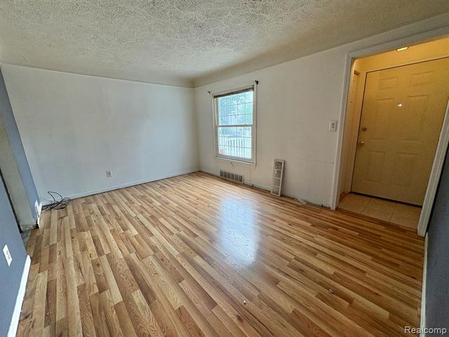 25680 Send Street, Roseville, MI 48066
