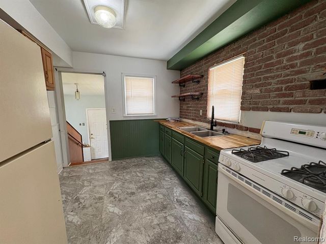 25680 Send Street, Roseville, MI 48066