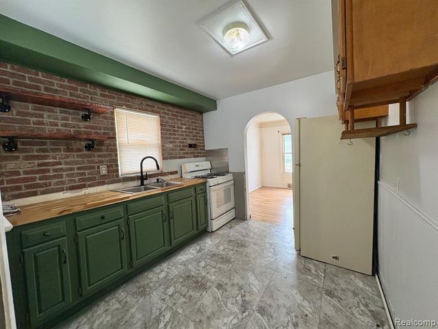 25680 Send Street, Roseville, MI 48066